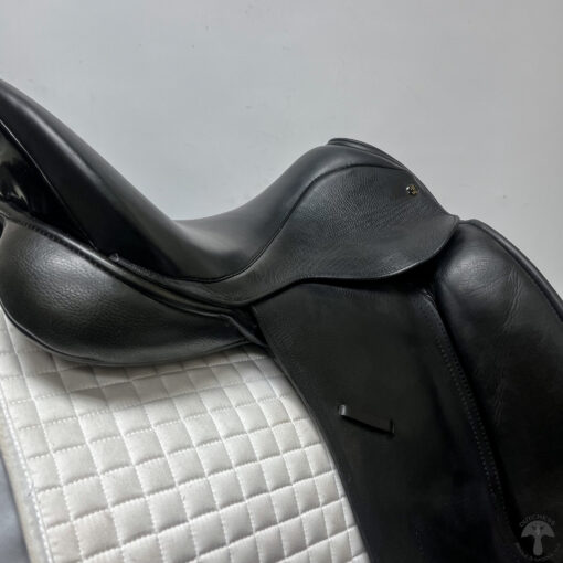 2074 JRD Dressage Angled Cantle & Seat